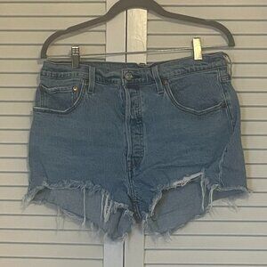 Levis denim shorts 501 size 32 women light blue wash jeans cut-off